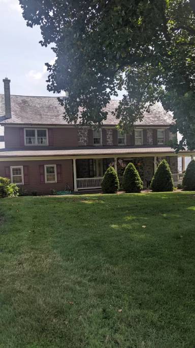 Main picture of 1041 Valley Rd