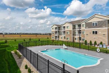 Main picture of 1211 Enterprise Dr E
