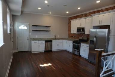 Main picture of 3230 W Berks St