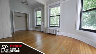 Main picture of 1220 N Dearborn St