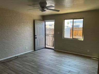 Main picture of 4027 E Moreland St