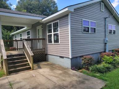 Main picture of 520 Walden St