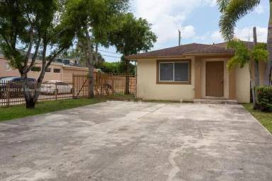 Main picture of 121 NW 4th Ave