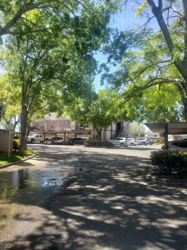 Main picture of Walnut Glen Condos