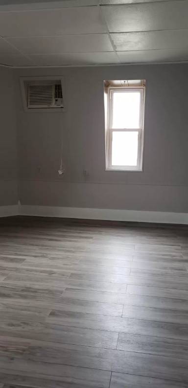Main picture of 414 1/2 W Washington St