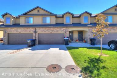 Main picture of 577 N 220 E