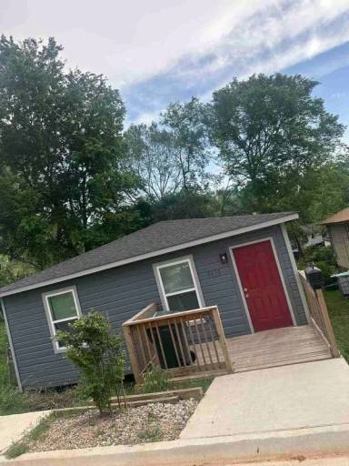 Main picture of 3121 Looney St