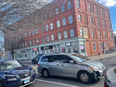 Main picture of 588 E Main St