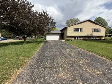 Main picture of 5611 Glenway St