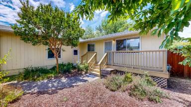 Main picture of 832 S Orchard Ave