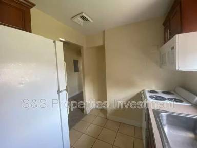 Main picture of 2600 Green St