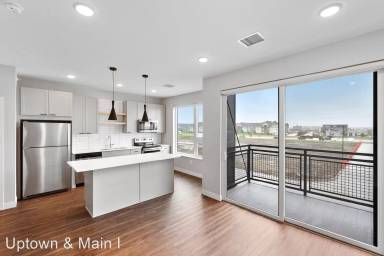 Main picture of Uptown & Main