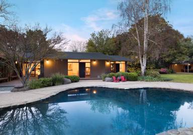 Main picture of 96 Parkwood Dr