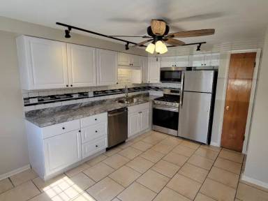 Main picture of 713 Lake St