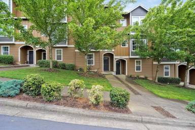 Main picture of 1976 Hawksview Ave SE