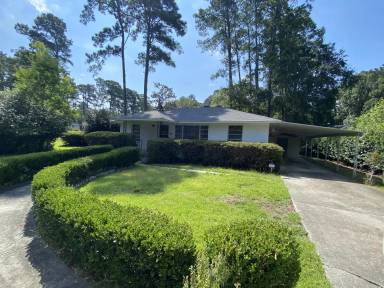 Main picture of 2 Cornus Dr