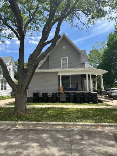 Main picture of 747 Parker Ave