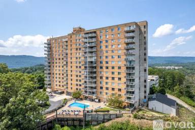 Main picture of The Pinnacle