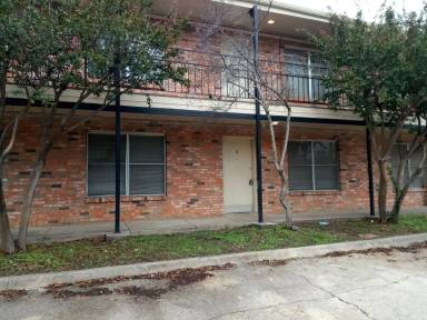 Main picture of 802 W Oak St