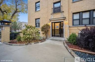 Main picture of 2325 N Rockwell St