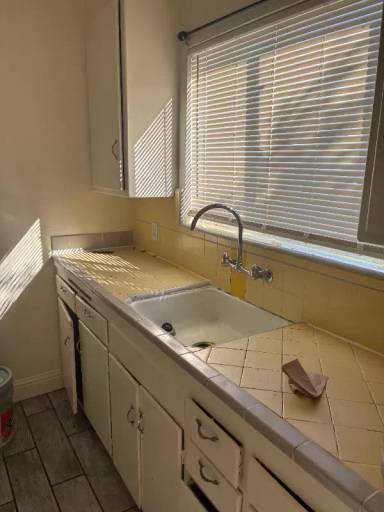 Main picture of 16033 Carolyn St