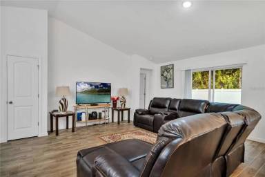 Main picture of 607 Bear Ct