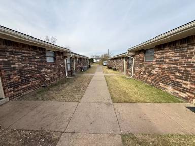 Main picture of 108 NE Katherine Ave
