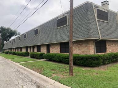 Main picture of 1702 N Moody St