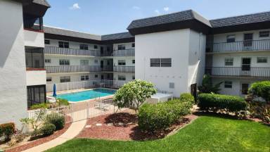 Main picture of 725 Port Malabar Blvd NE