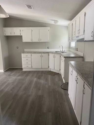 Main picture of 40 Jefferson Ct