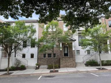Main picture of 3916 Charleston Market St