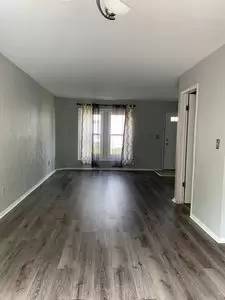 Main picture of 85 E Oak St