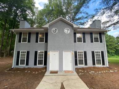 Main picture of 2010 Oakwood Dr