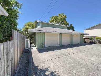 Main picture of 2735 Marin St