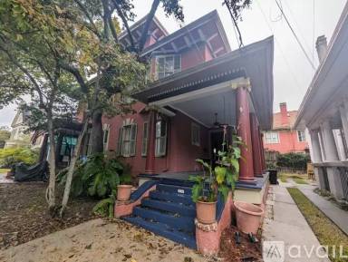 Main picture of 5107 Dryades St