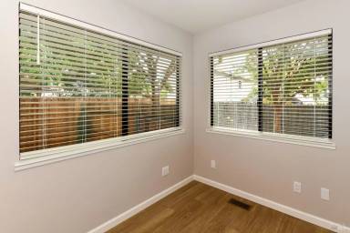 Main picture of 2833 Marin St