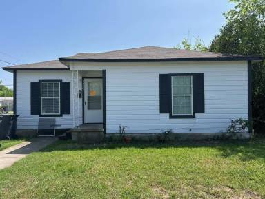 Main picture of 3700 Maple Ave
