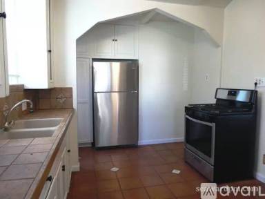 Main picture of 325 San Clemente St