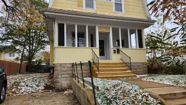 Main picture of 208 W Milwaukee St