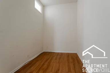 Main picture of 2358 N Clybourn Ave
