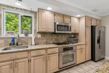 Main picture of 1740 Oakwood Ter