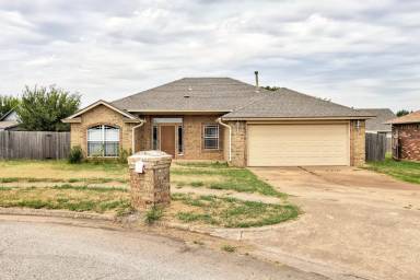 Main picture of 2028 Old Central Dr