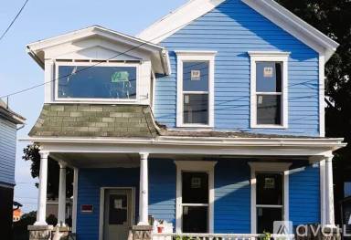 Main picture of 10 Washington St
