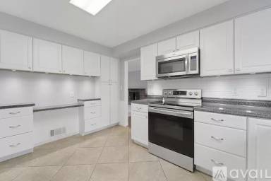 Main picture of 970 Lakemont Dr