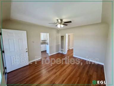 Main picture of 648 W 91st St