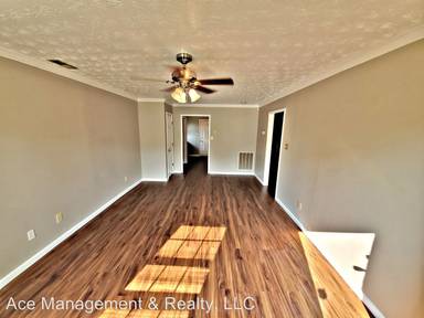 Main picture of 1903 Enolam Blvd SE