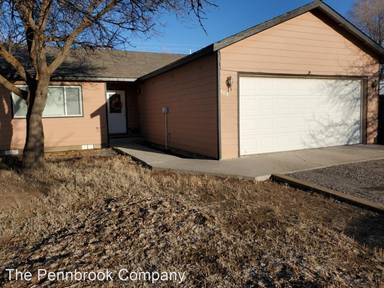 Main picture of 403 S Imperial Ave
