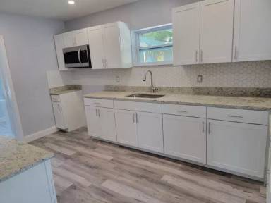 Main picture of 173 W 16th St