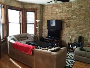 Main picture of 1756 W Montrose Ave