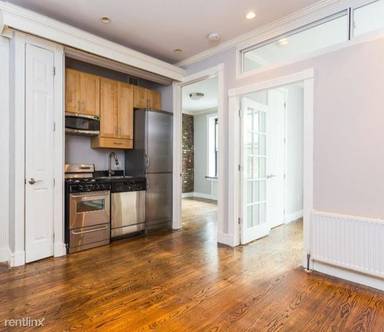 Main picture of 47 E 1st St